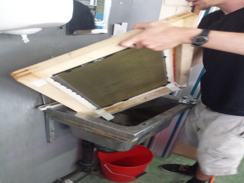 File:Screen printing - cleaning frame.jpg