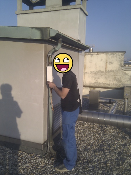 File:Fixme-wifi-root.jpg
