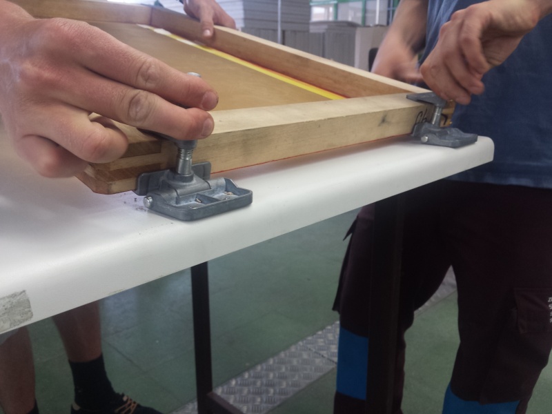 File:Screen printing - clipping the screen to table.jpg