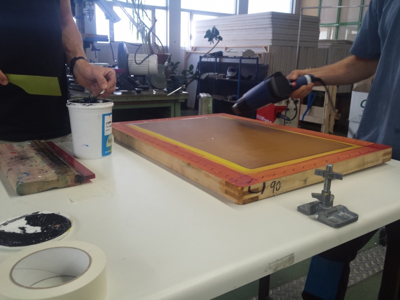File:Screen printing - drying the screen.jpg